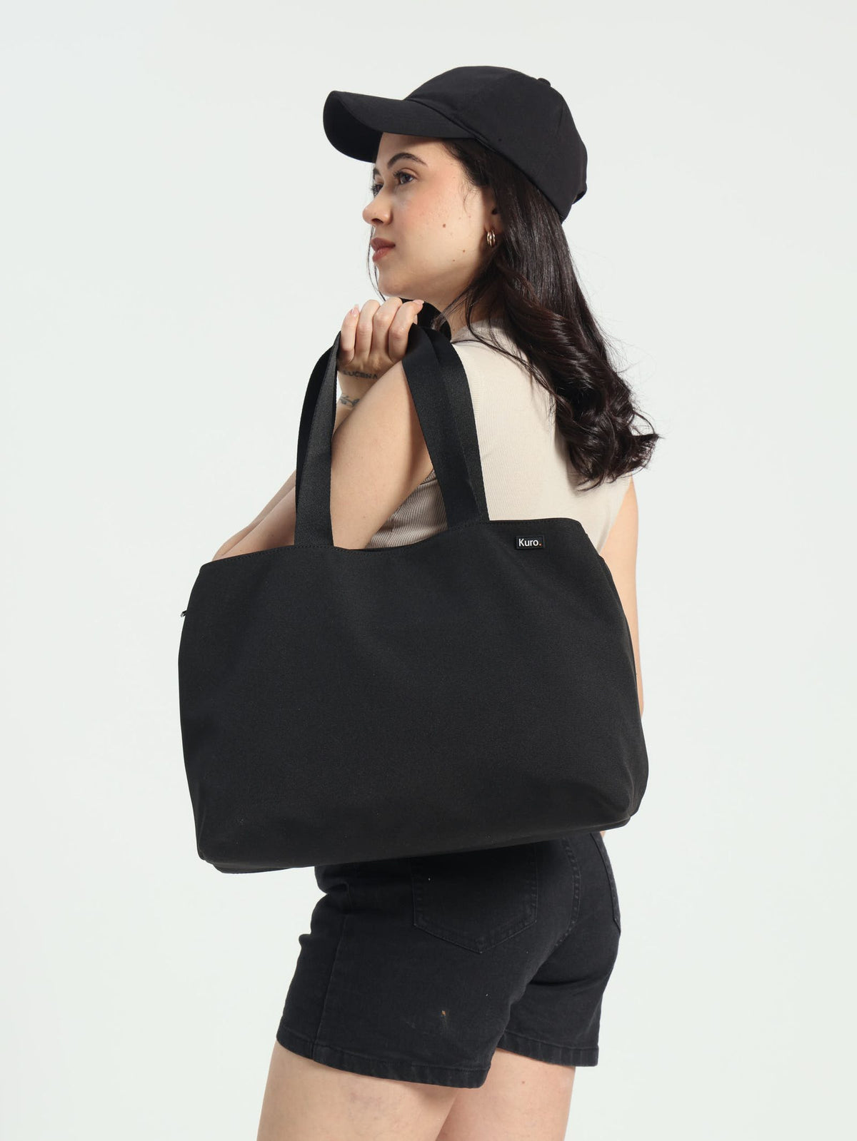 The Essentialist - Black